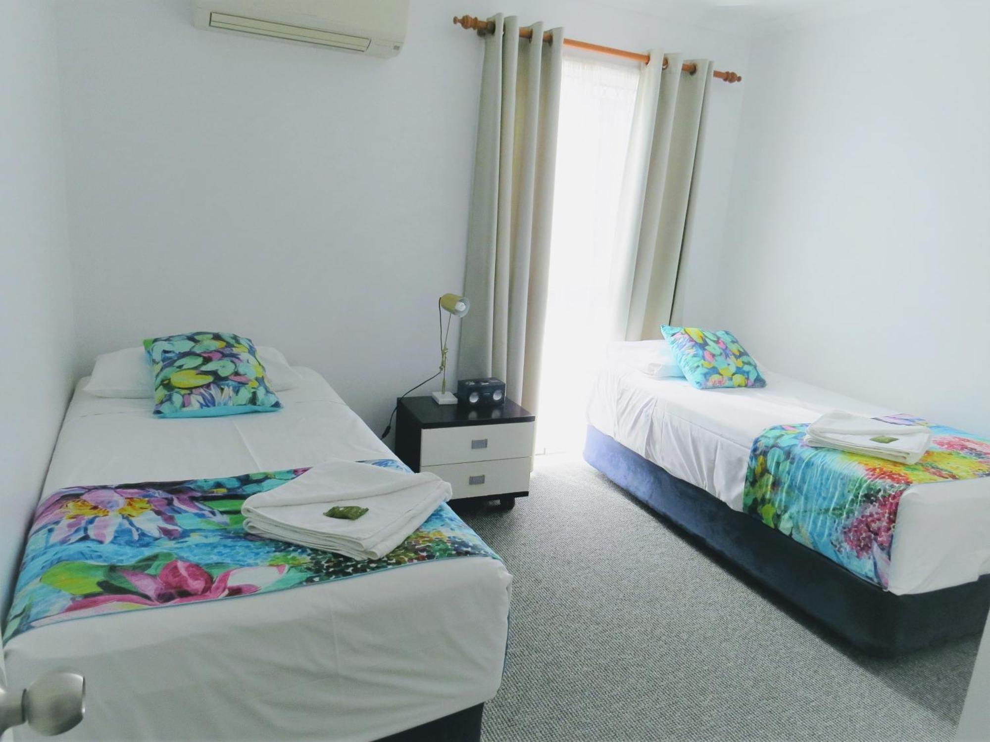 The Shores Holiday Apartments Mackay Rum bild