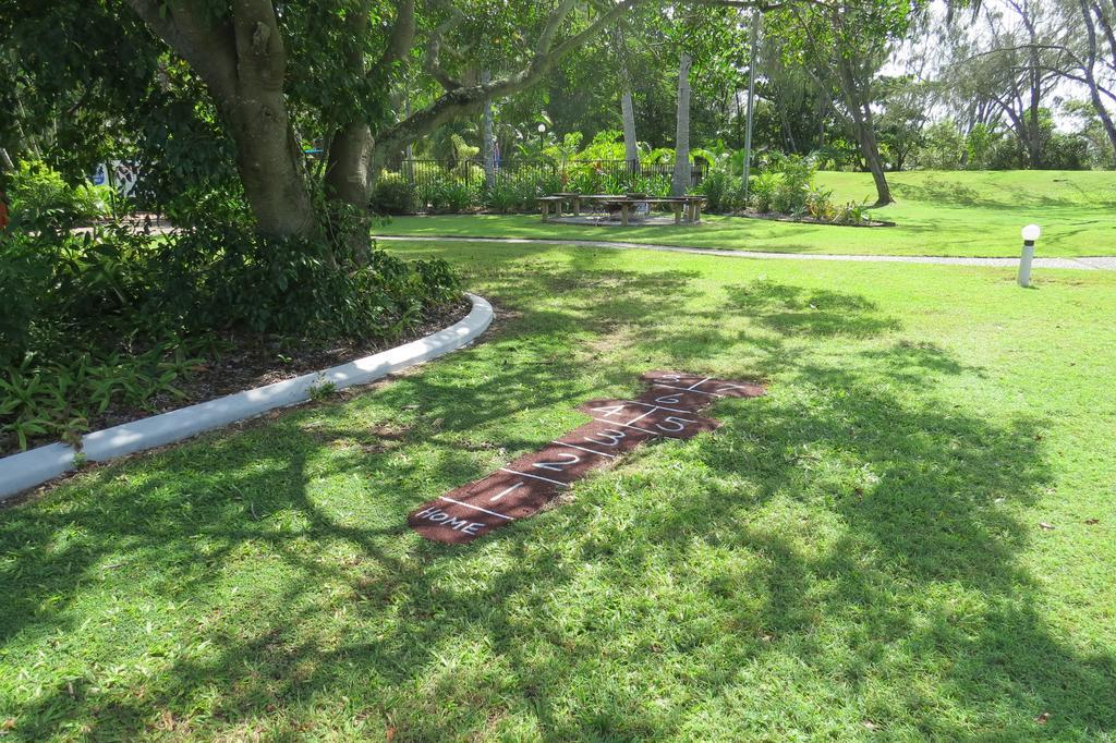 The Shores Holiday Apartments Mackay Exteriör bild