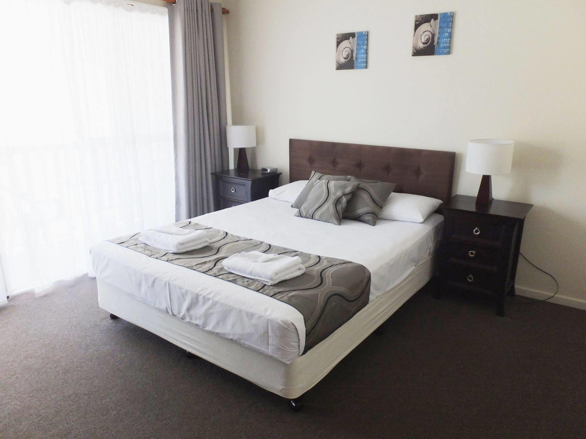 The Shores Holiday Apartments Mackay Exteriör bild